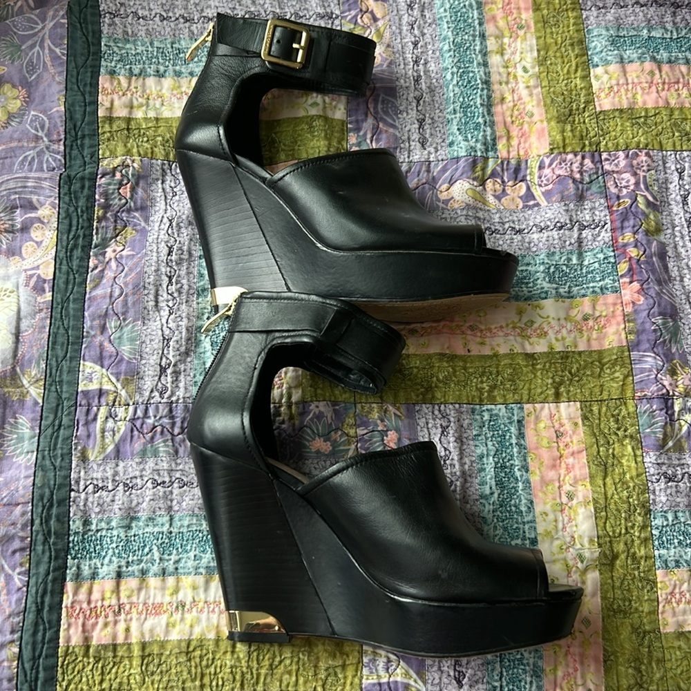 Sexy Gianni Bini Gold Plated Platform Wedge Heel Y2K comfortable Free Shipping
